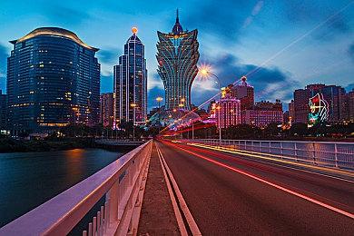 侏罗纪世界进化3修改器：17+可修改内容，无压力无限资金满体力福利MAX